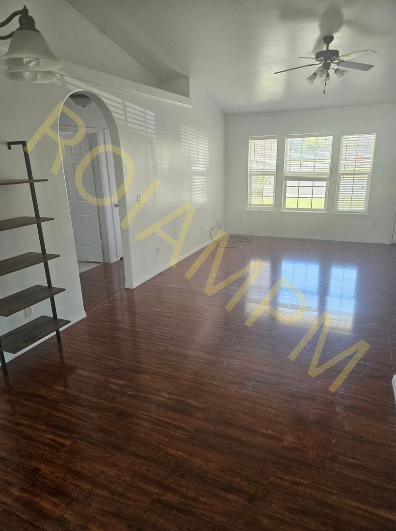 Twin Falls House: 1064 Arrow Wood Court