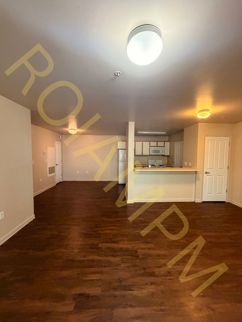 Burley Apartment: 256 W 3rd St