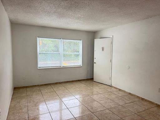 Curry Ford Rd 2beds apartment – photo 1