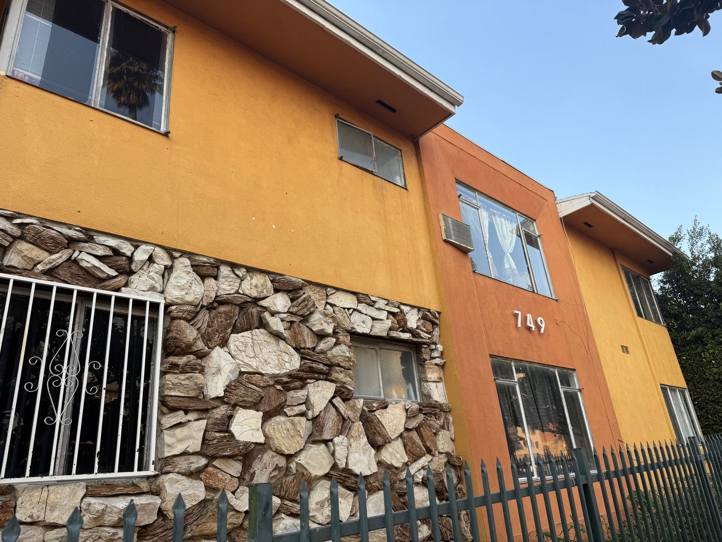 Los Angeles Apartment: 749 S. Berendo St