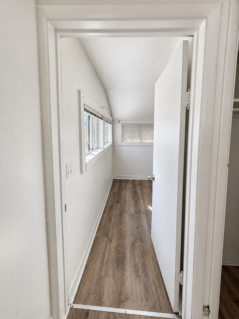 Charming SPACIOUS 2 Bedroom CONDO Apartment in the Heart of Salt Lake City 3 of 11