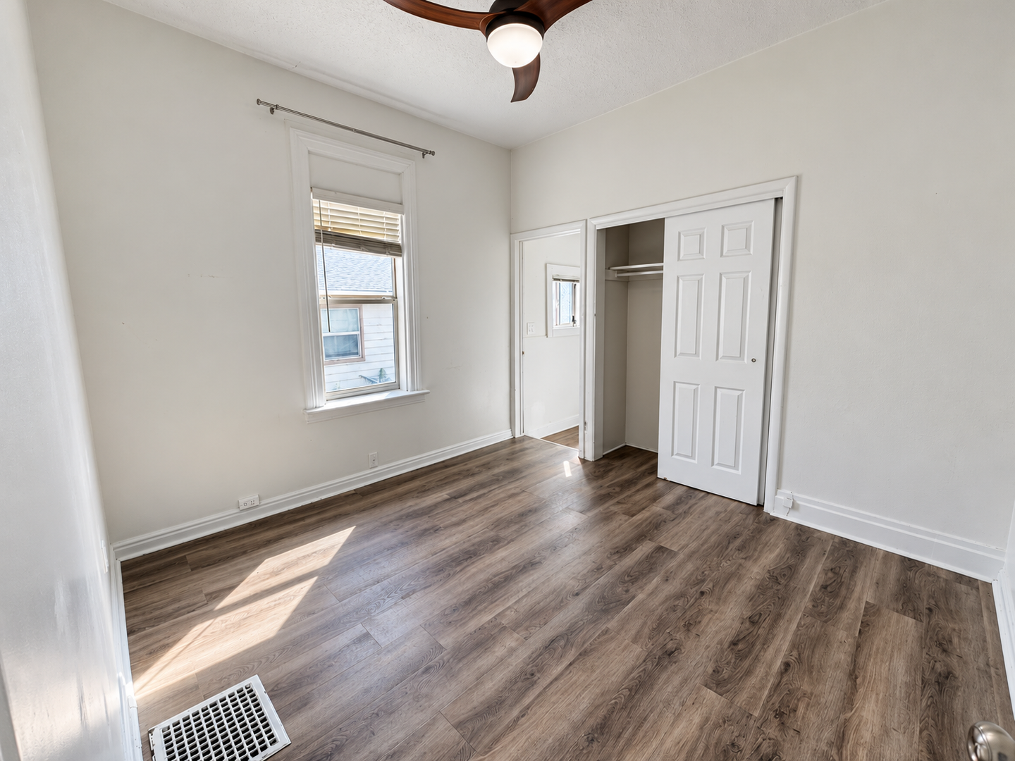 Charming SPACIOUS 2 Bedroom CONDO Apartment in the Heart of Salt Lake City 5 of 11