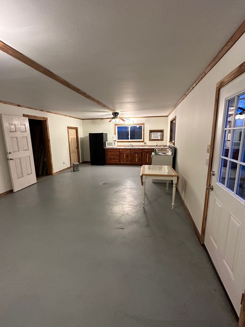 Salem House: 9412 W Hwy 32