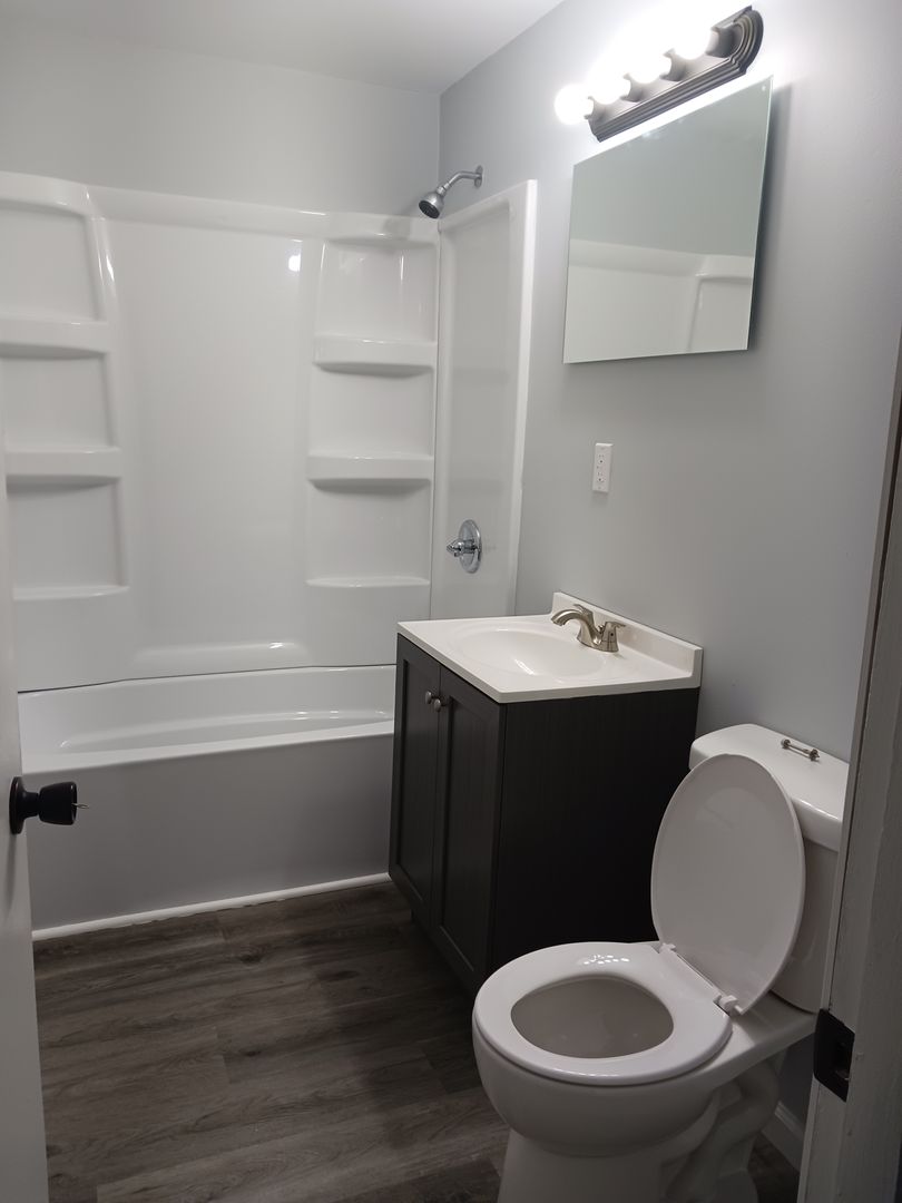 St James House: 405 N Louise