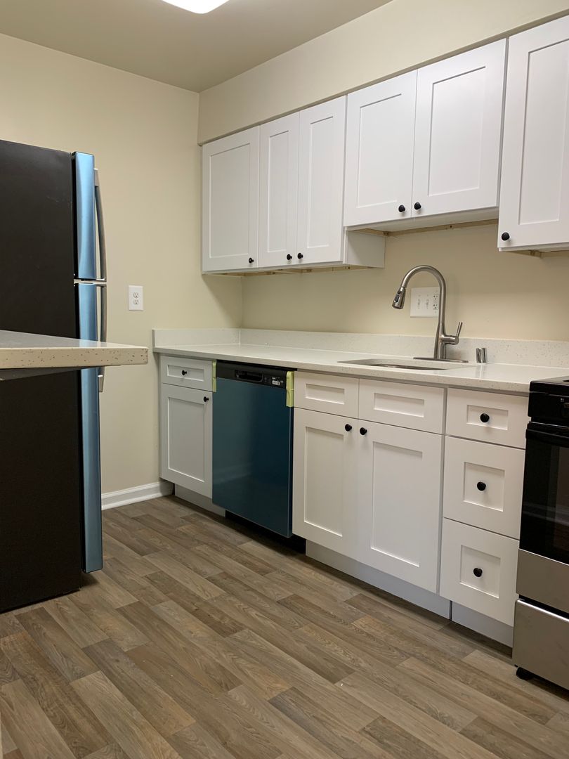 Rockville Apartment: 14002 Cove Ln., #201