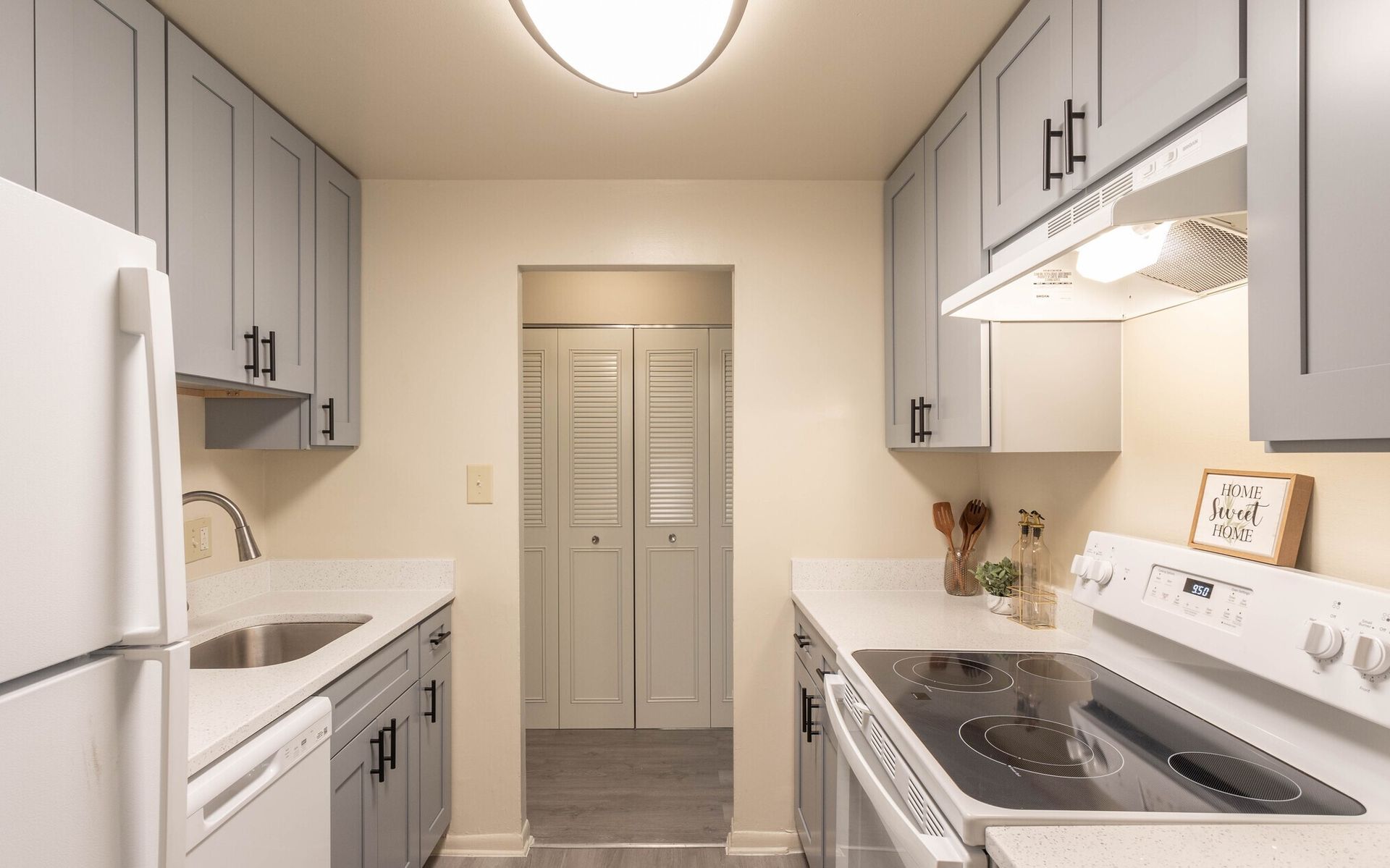 Alexandria Apartment: 4511 Colony Ct