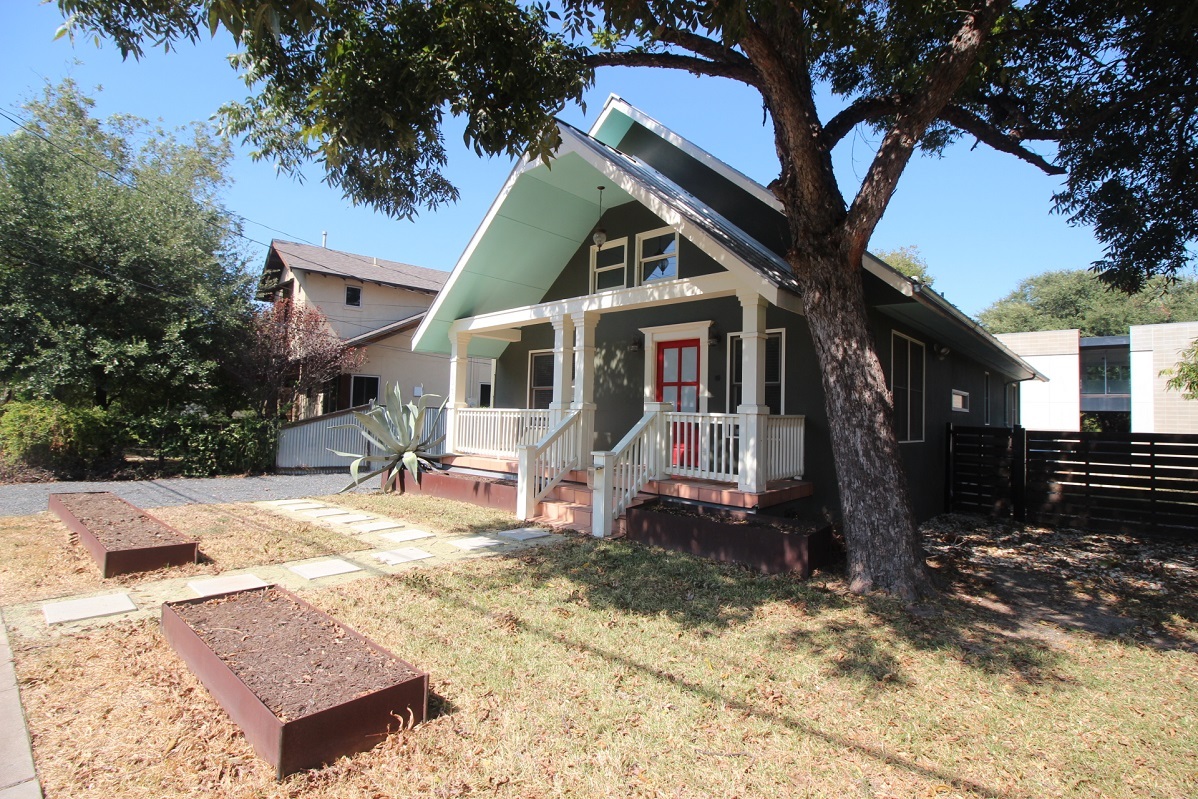 Austin House: 604 West Annie Street