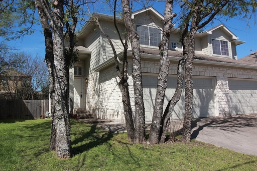 Spacious Three Bed, Three Full Bath Duplex – photo 1