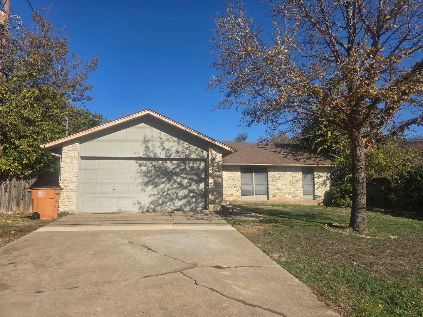 Austin House: 3420 Pinnacle Rd