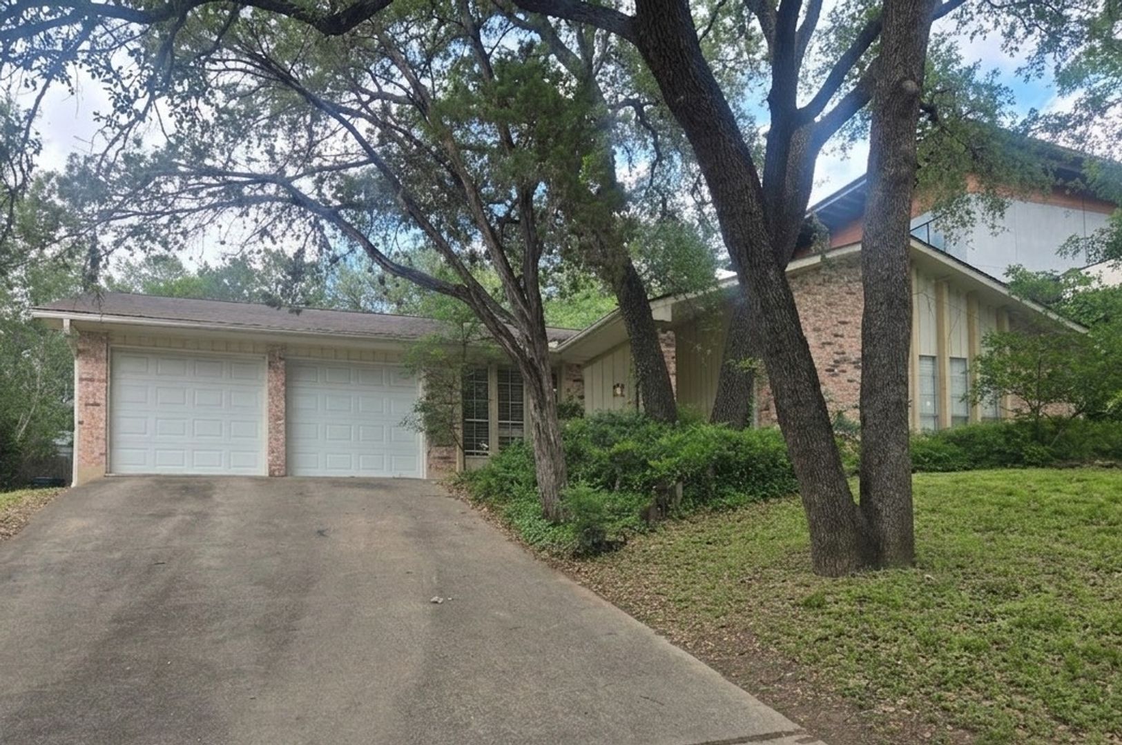 Austin House: 2314 Farnswood Cir