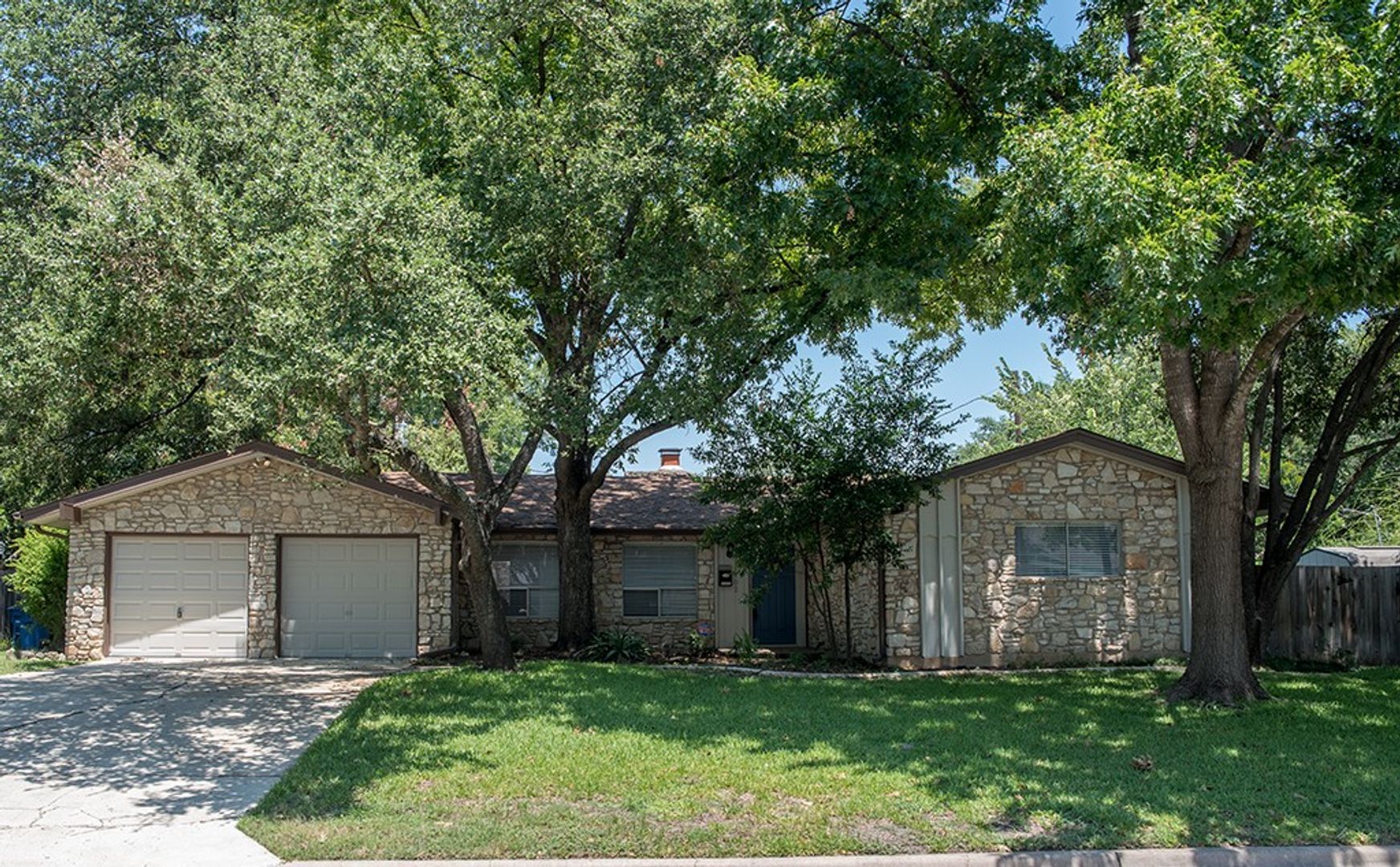 Austin House: 2902 Silverleaf Drive