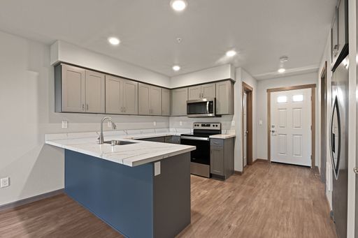 Newer Apartment Homes 3 Bedrooms/2 Baths – photo 1