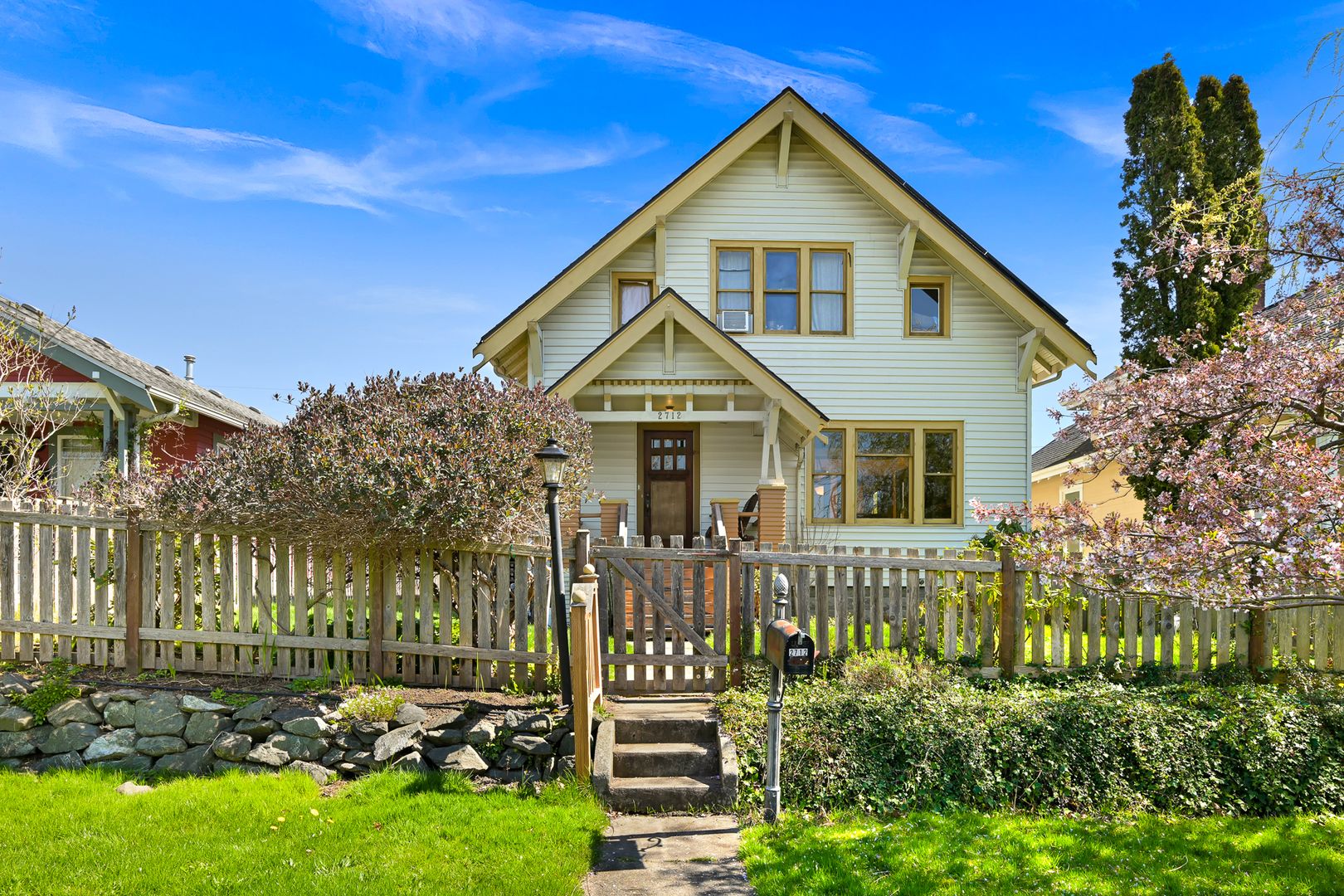 Bellingham House: 2712 Iron St