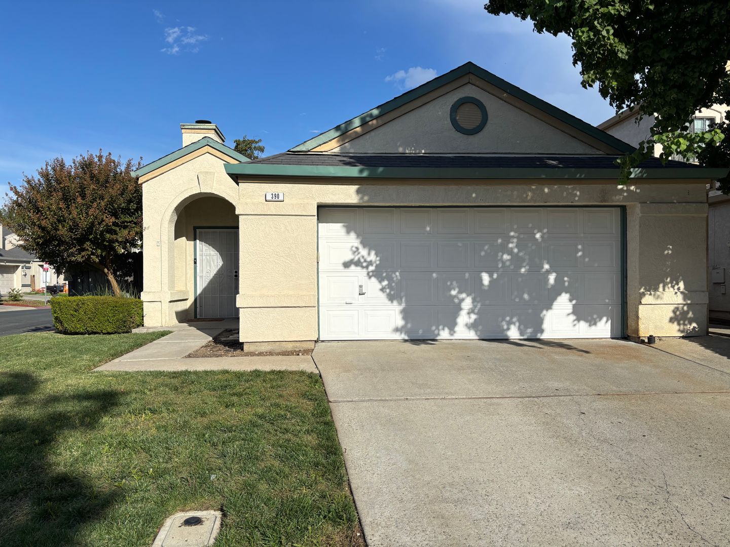 Oakley House: 390 Robinwood Ave