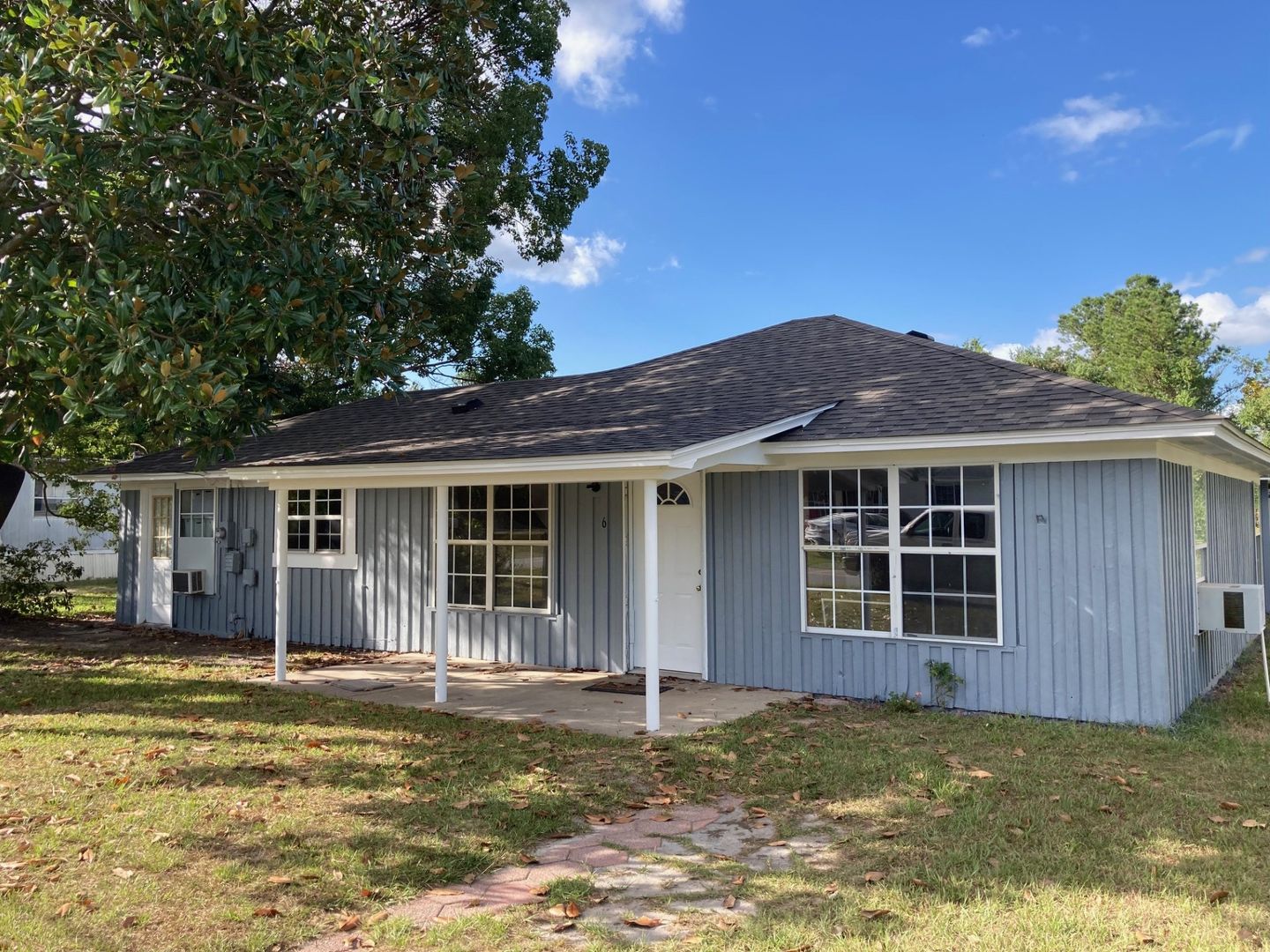 Lakeland House: 6  West Sirmans Ave.