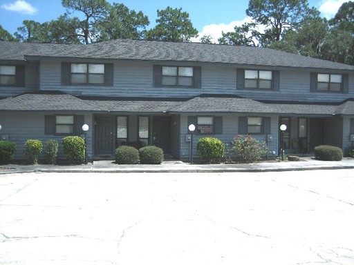 2 BEDROOM | 1½ BATH CONDO IN LAKE PARK