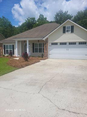 SPACIOUS 4 BEDROOM | 3 BATH HOME IN HAHIRA