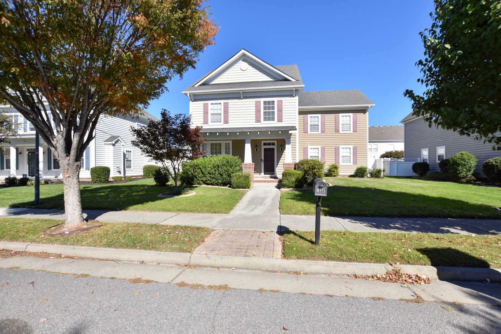 Suffolk House: 1495 Elderberry Rd