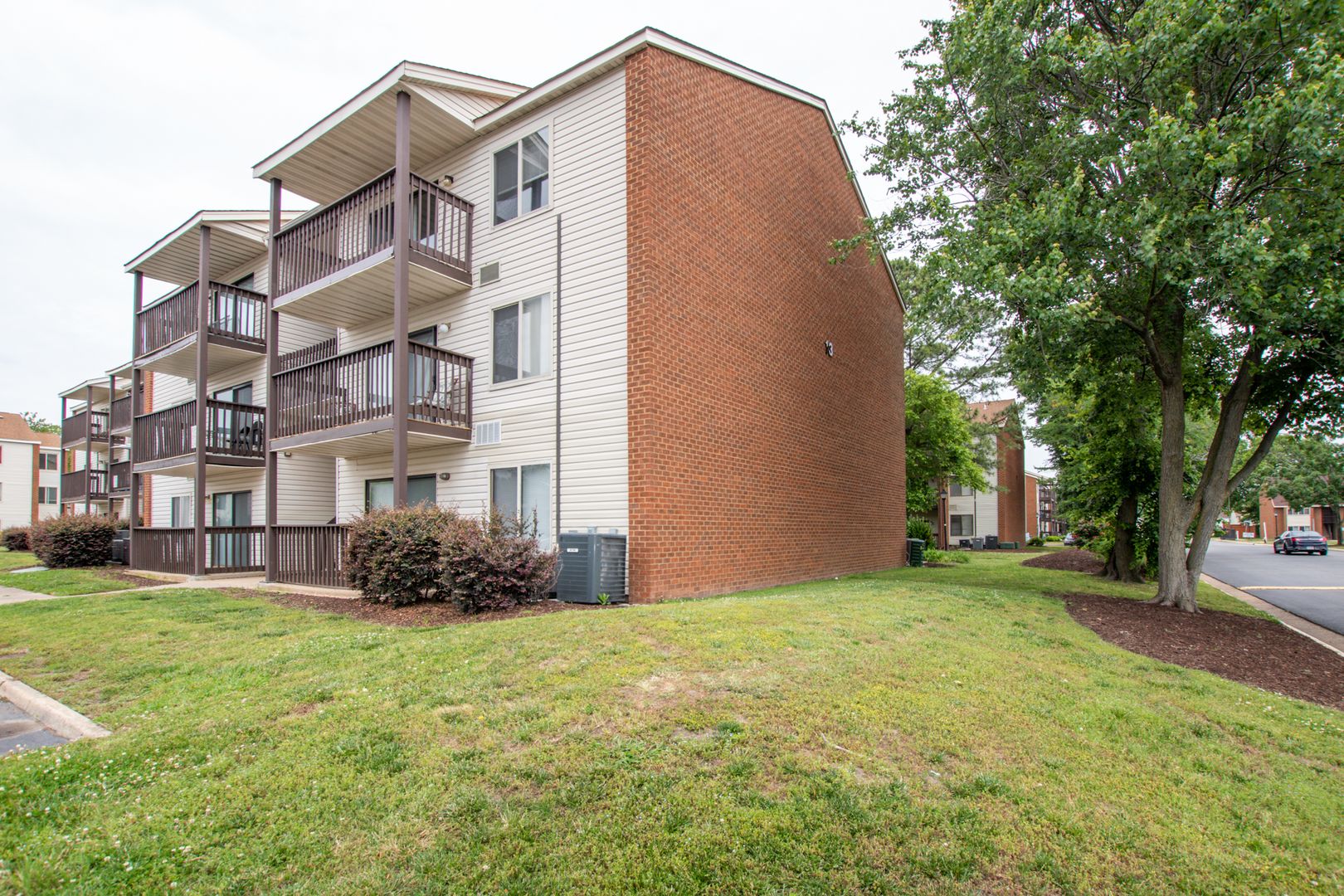 Hampton Condo: 143 Davenport Ct