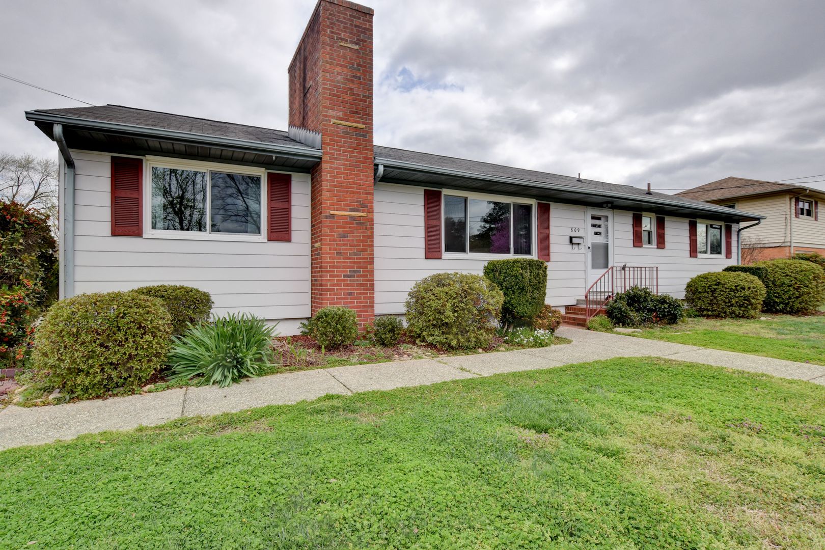 Newport News House: 609 Birch Dr