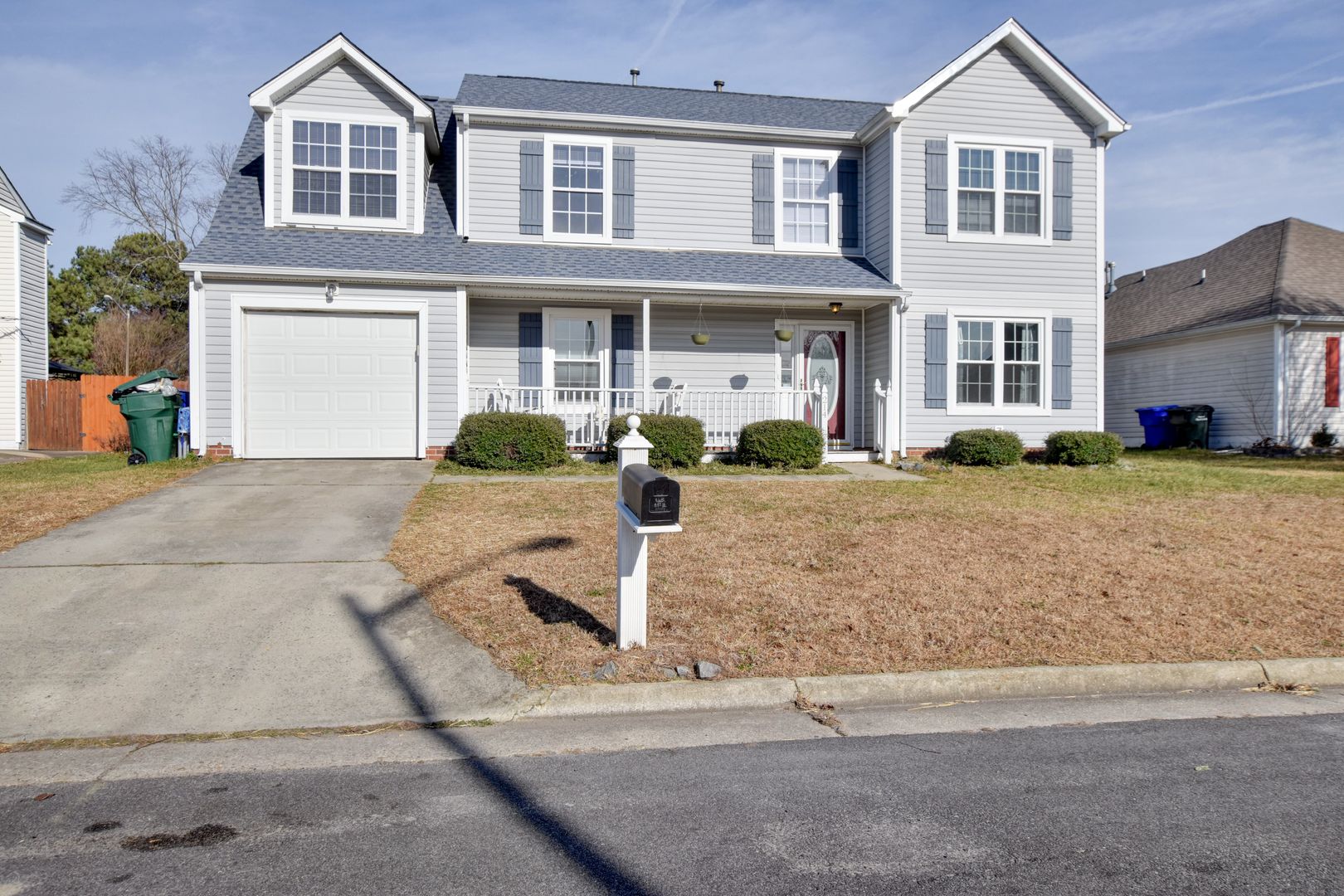 Suffolk House: 214 Joustar Way