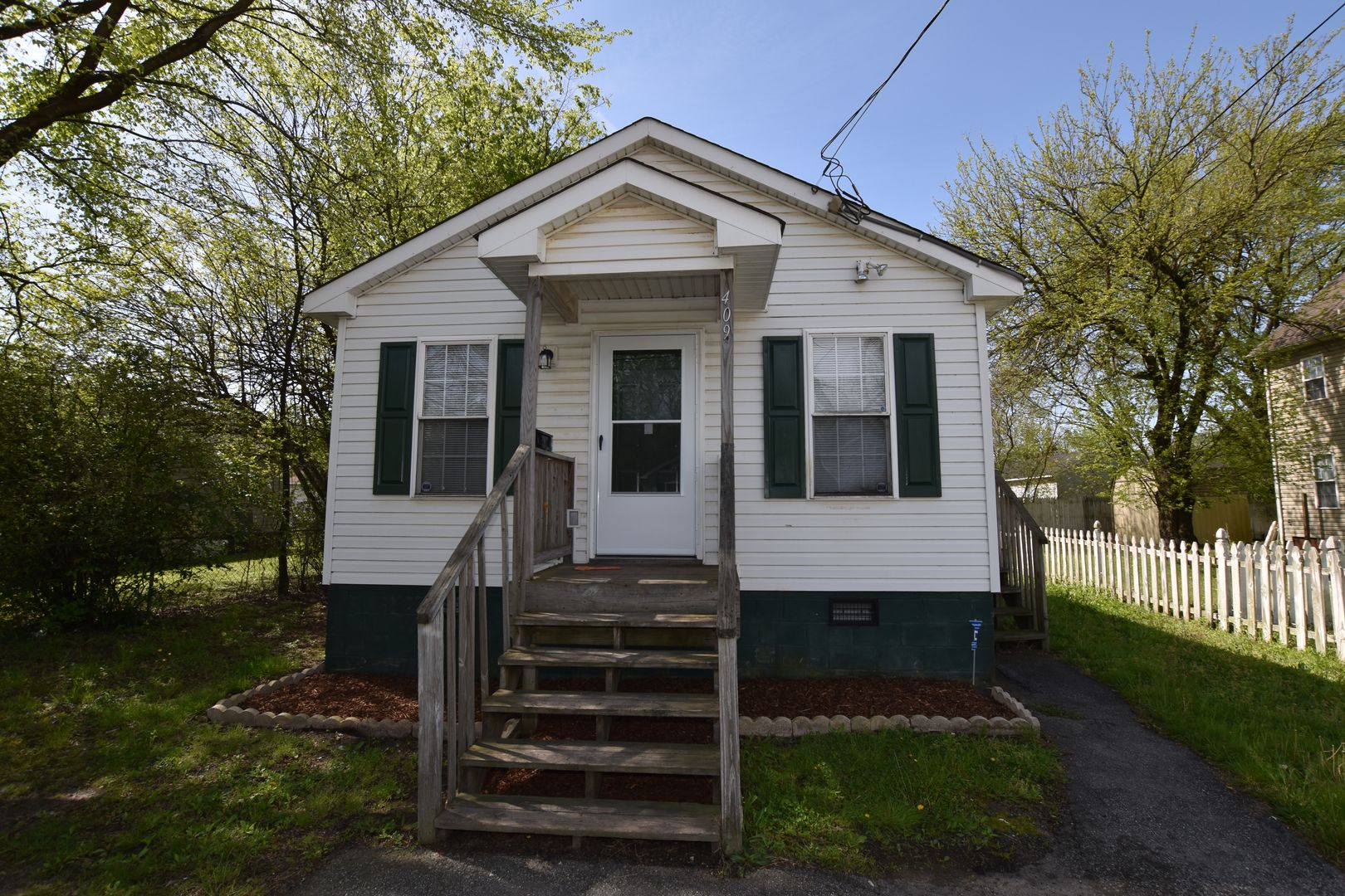 Suffolk House: 409 Hunter Street