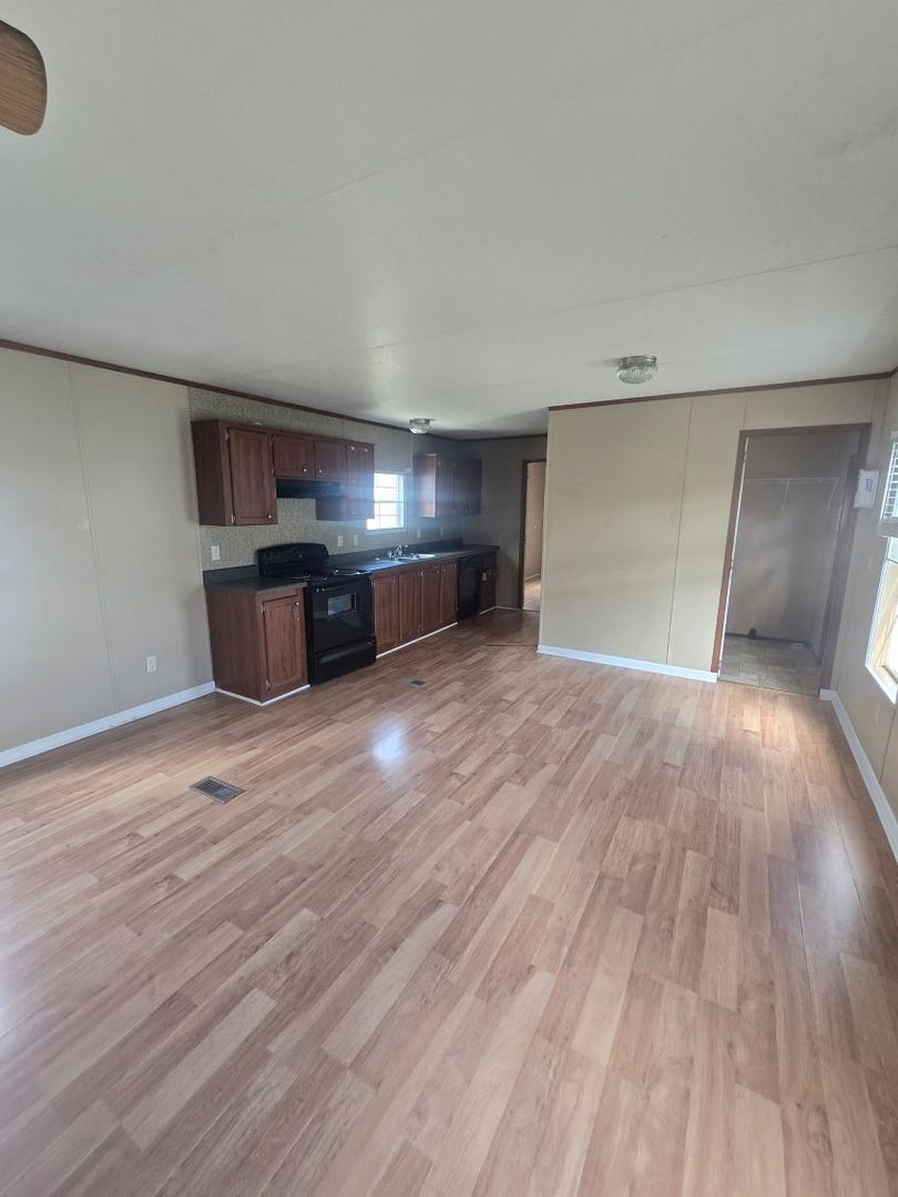 Gonzales Apartment: 12195 Roddy Rd