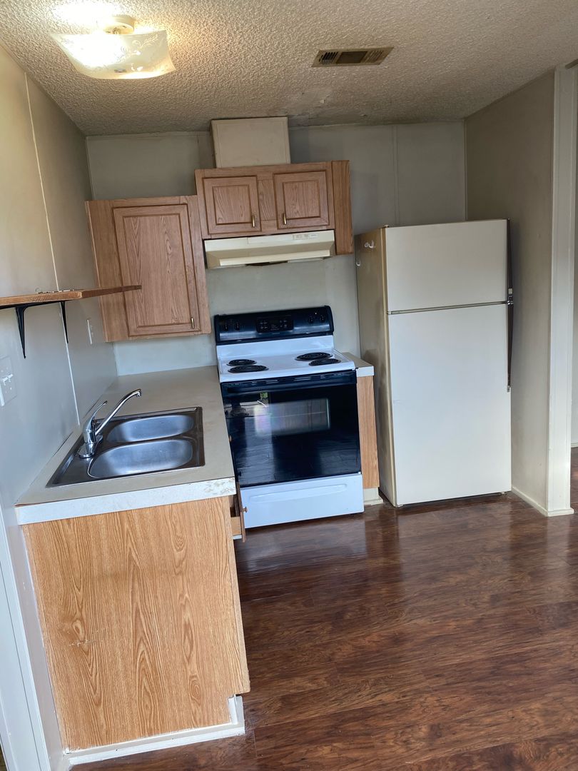 New Iberia Apartment: 4405 Old Jeanerette Rd