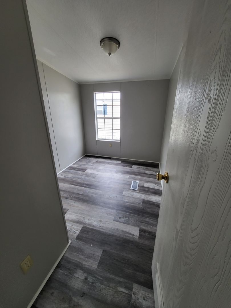 Gonzales Apartment: 11232 Roddy Rd