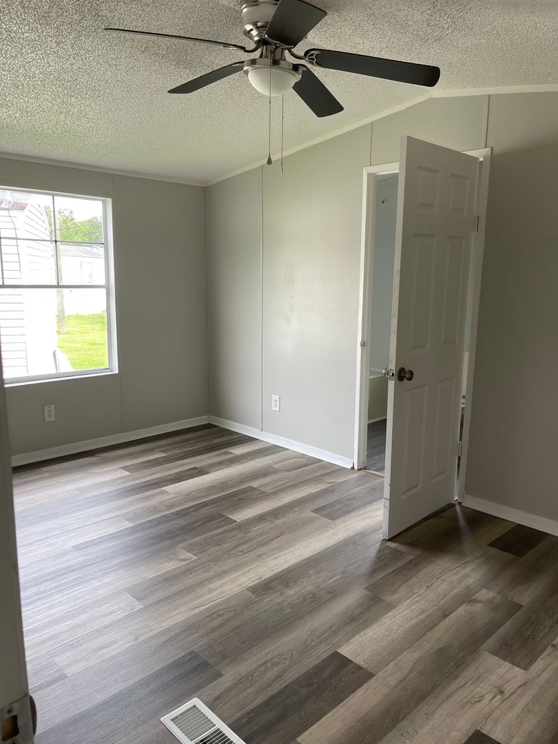 Gonzales Apartment: 12195 Roddy Rd