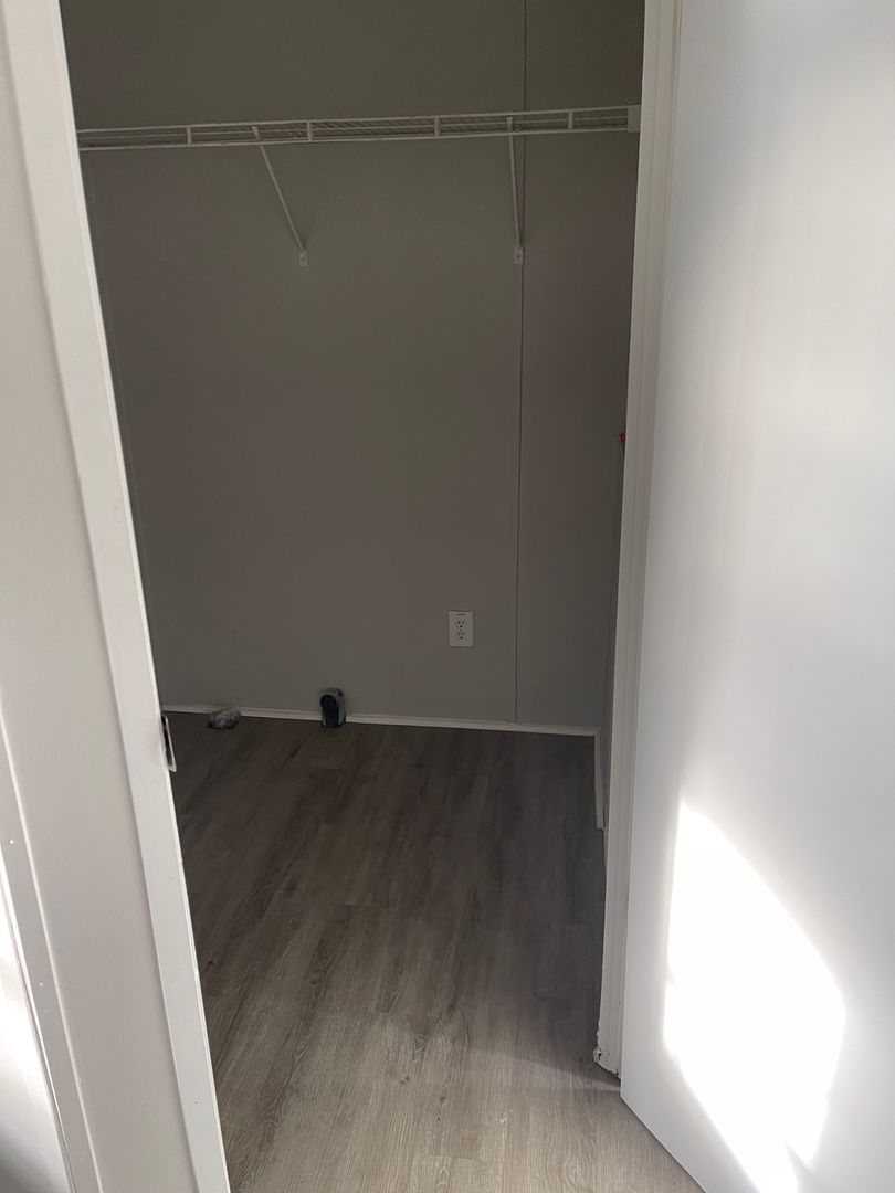 Gonzales Apartment: 11232 Roddy Rd