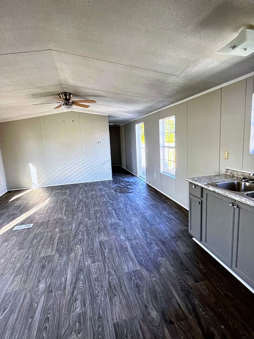 Gonzales Apartment: 11232 Roddy Rd