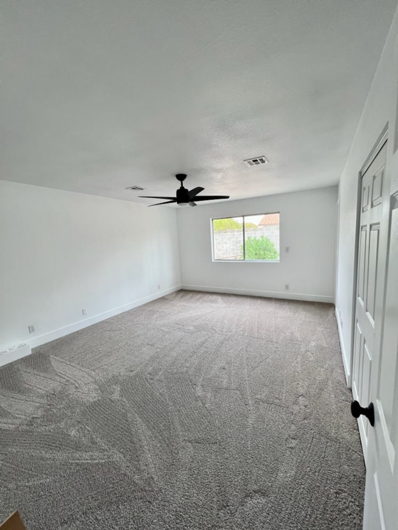 Henderson House: 340 Clover Glen