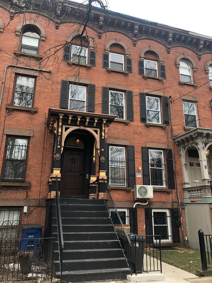 New Haven Apartment: 273 Dwight St