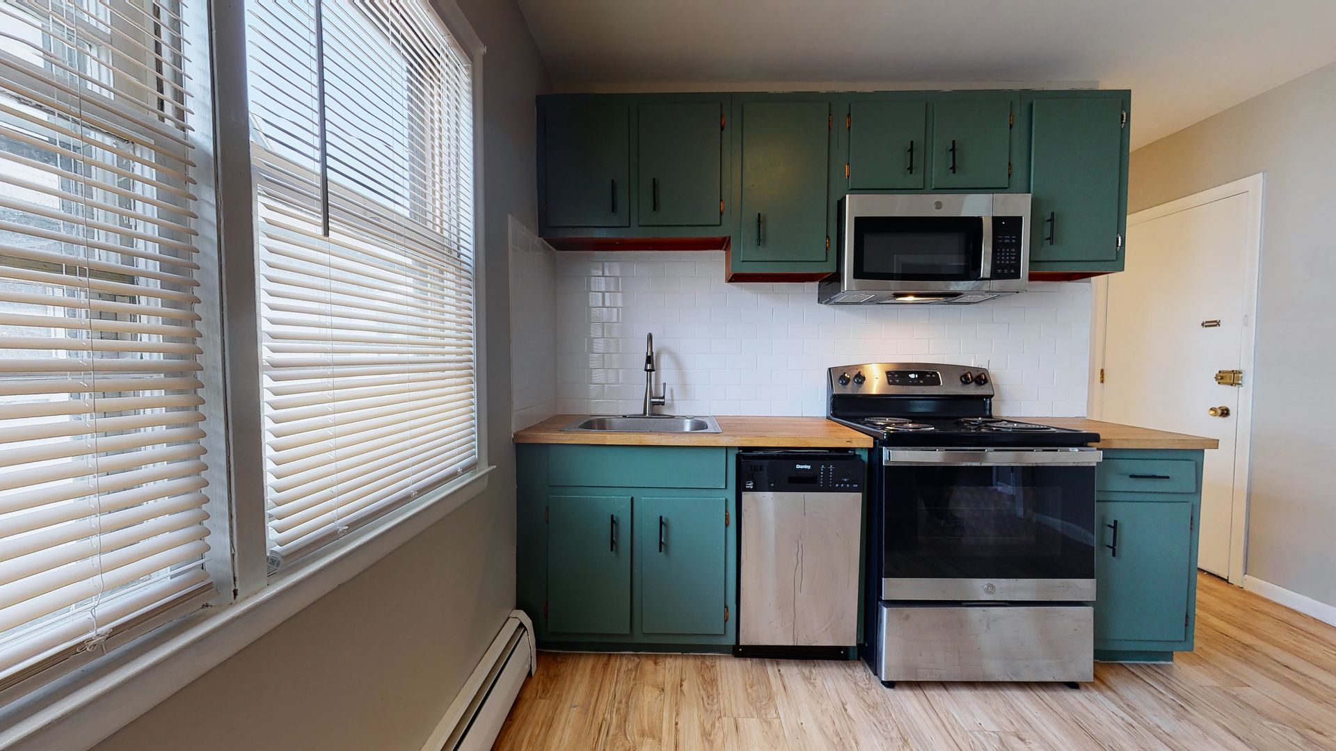 New Haven Apartment: 146 Cottage Street