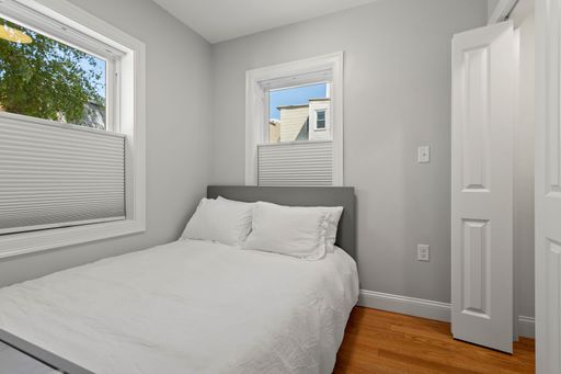 New RoostUp Furnished Private Bedroom with Private Bath in Charlestown! – photo 1