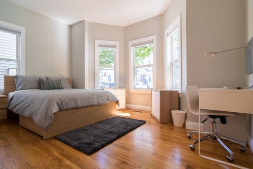 New RoostUp Furnished Private Bedroom in South Boston! – photo 1