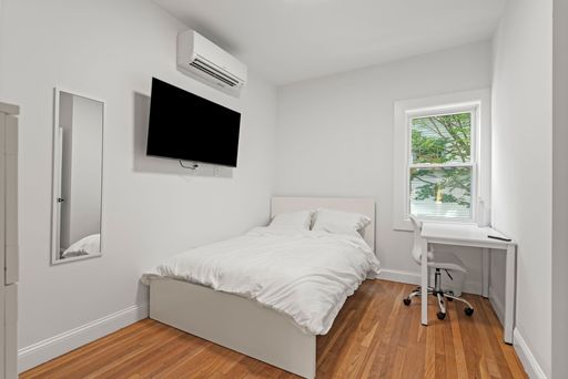 RoostUp Furnished Private Bedroom with Private Ensuite Bath in East Somerville! – photo 1