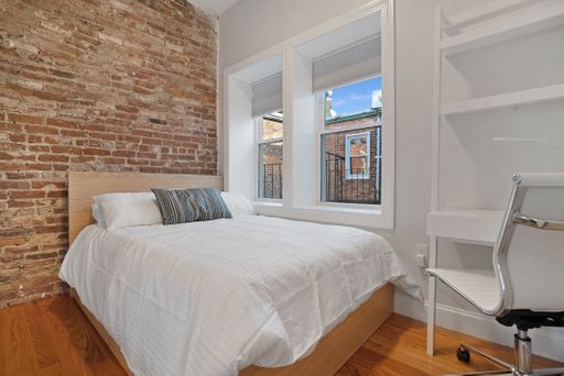 New RoostUp Furnished Private Bedroom in East Boston! – photo 1