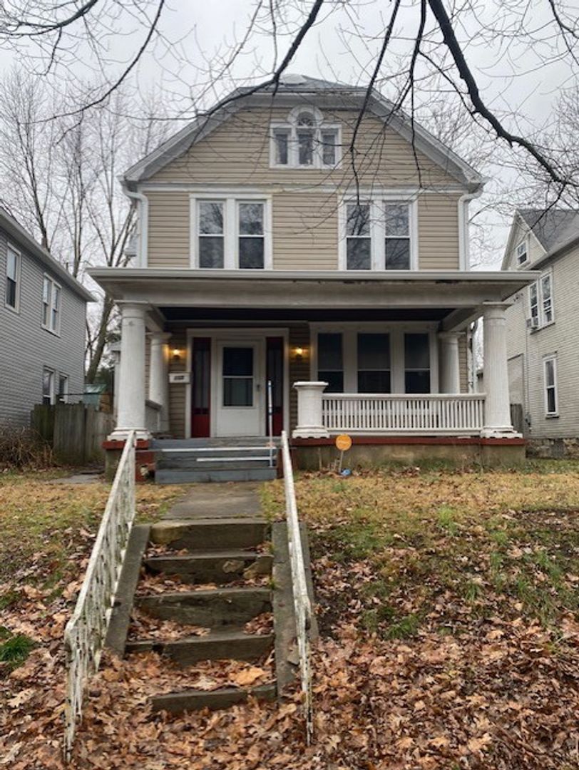 Dayton House: 105 Rockwood Ave