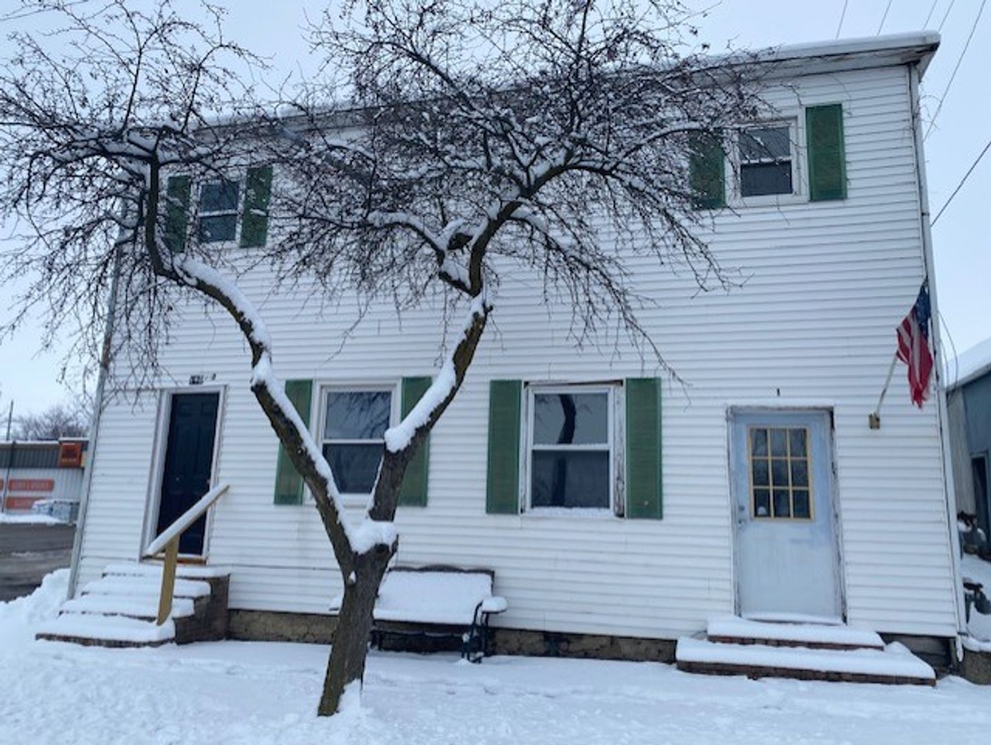 South Charleston Apartment: 124 S. Chillicothe St.