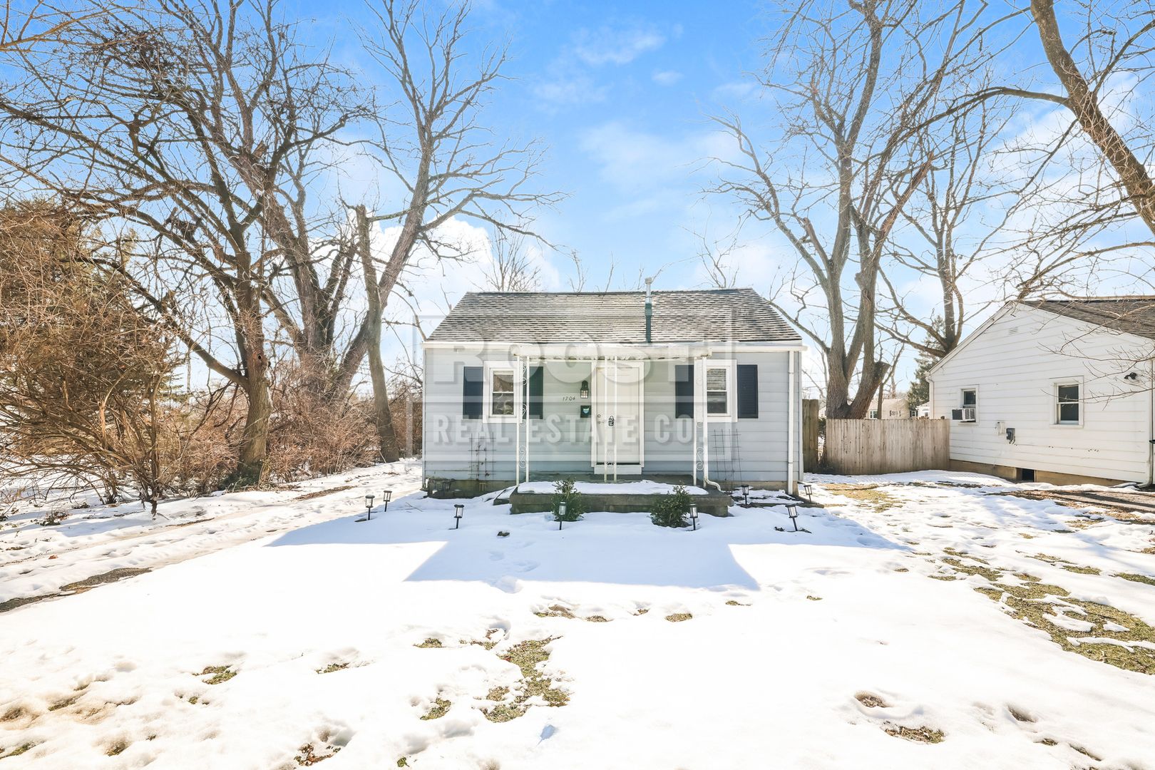 Dayton House: 1704 Willamet Rd.