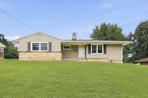 3 Bed 1 Bath Single Family Home in Springfield! – photo 1