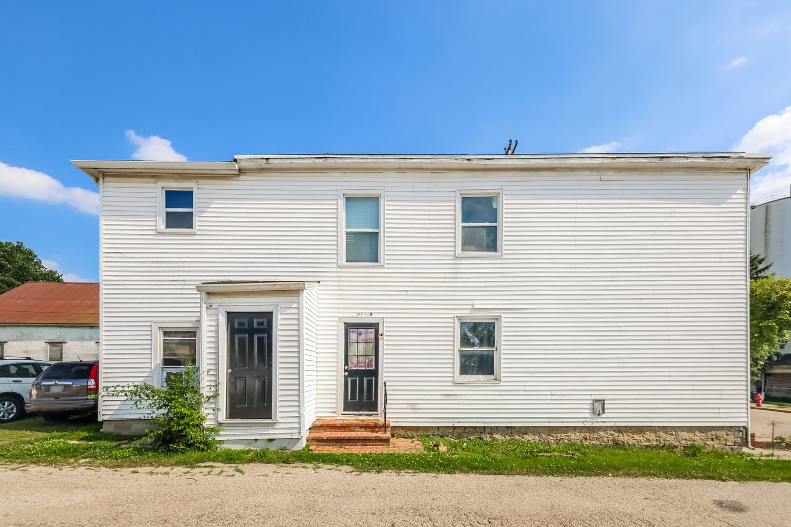 South Charleston Apartment: 124 S. Chillicothe St.