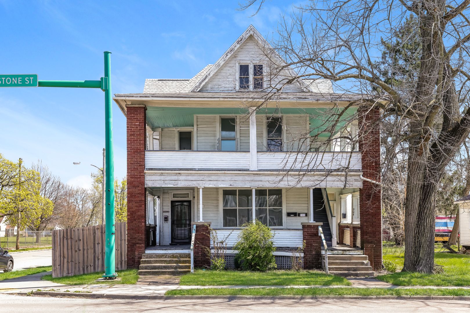 Springfield Apartment: 902-904 1/2 S Limestone St.