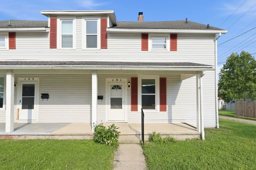 3 Bedroom 1.5 Bathroom Unit Available in Urbana!
