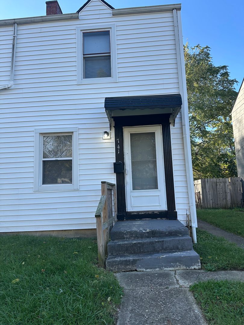 Columbus Apartment: 741 E Mithoff St