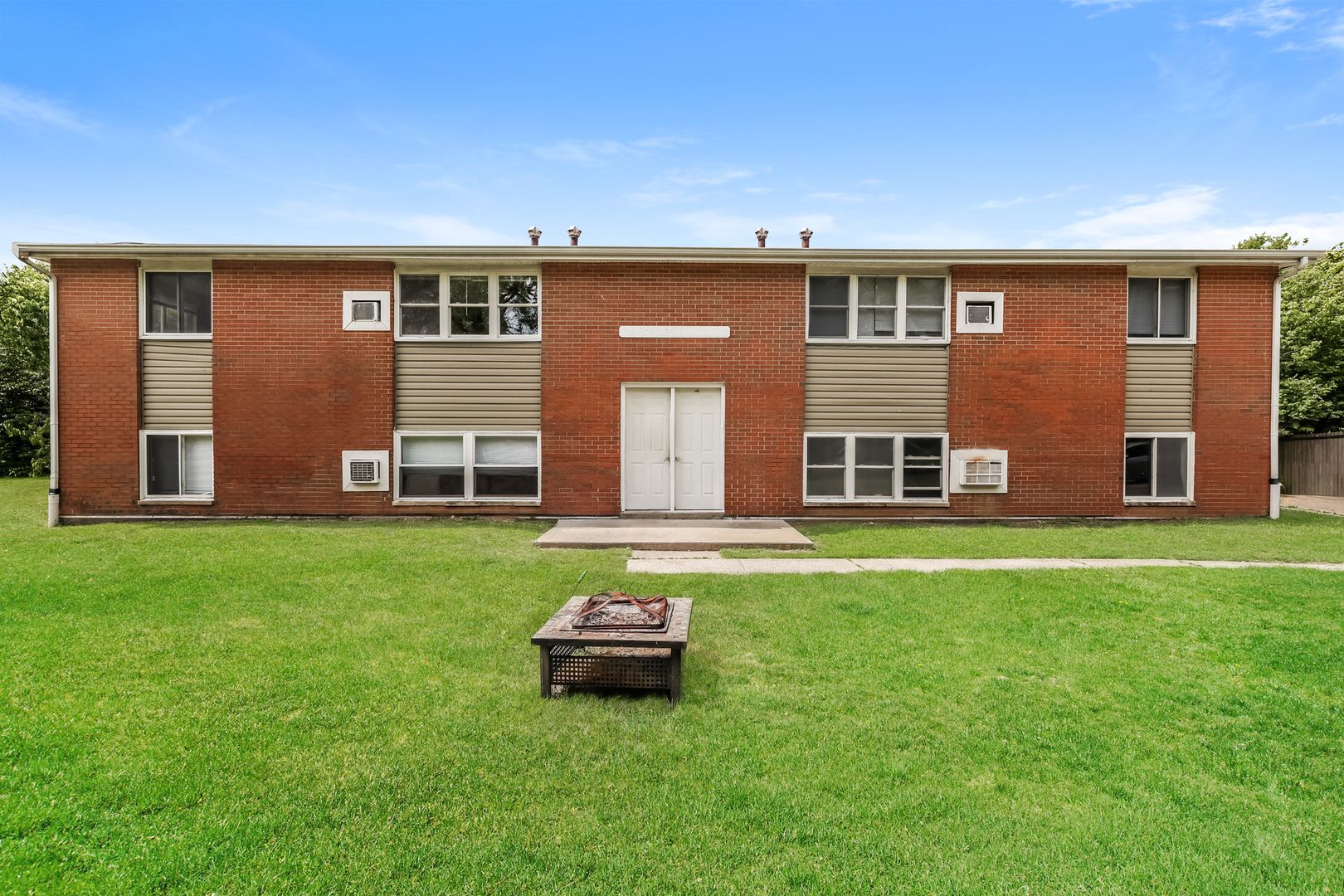 Enon Apartment: 3611-3625 Charlotte Dr
