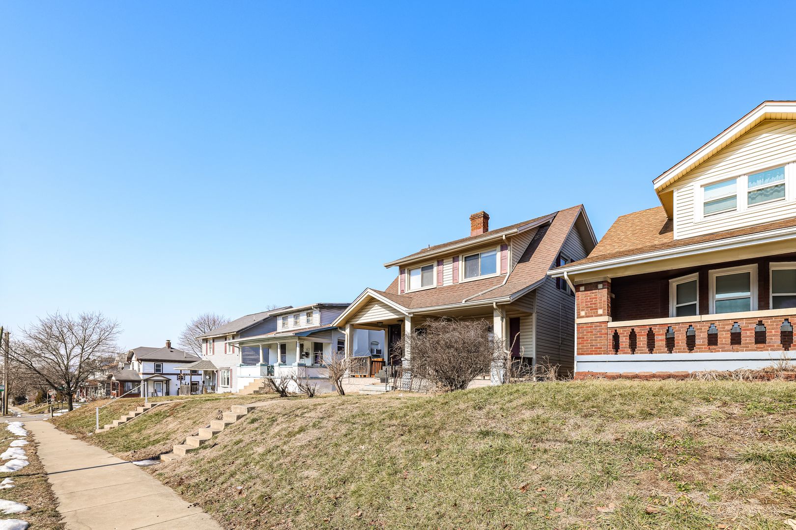 Dayton Apartment: 4009 E 3rd St.