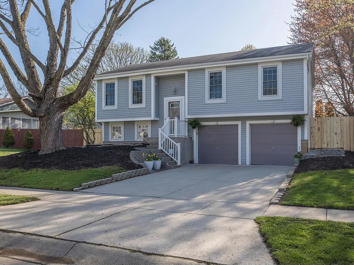 Dublin House: 6110 Castlebar Lane